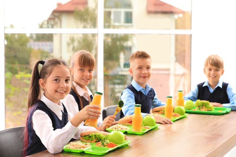 https://thumbs.dreamstime.com/b/happy-children-table-healthy-food-school-canteen-158201096.jpg