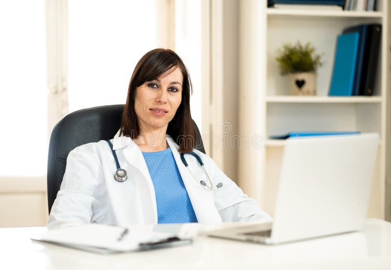 Successful female doctor working in clinic hospital office smiling and posing for the camera royalty free stock photography Successful female doctor working in clinic hospital office smiling and posing for the camera royalty free stock photography