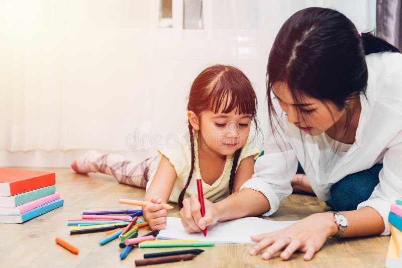 Happy family child kid girl kindergarten drawing teacher education mother mom with beautiful mother royalty free stock photos Happy family child kid girl kindergarten drawing teacher education mother mom with beautiful mother royalty free stock photos