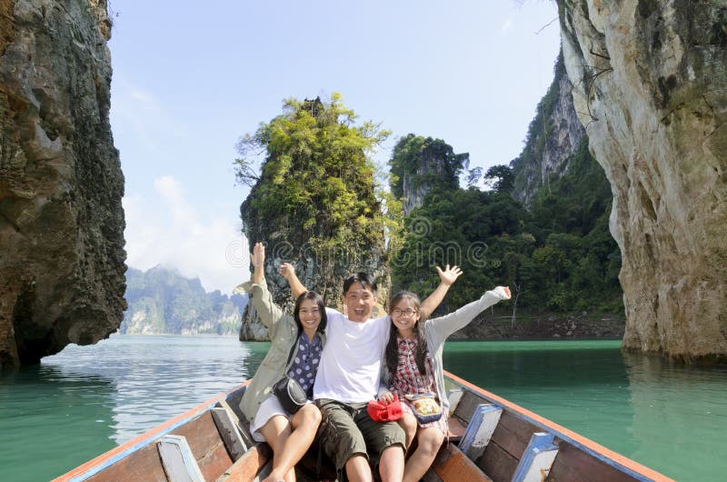 Glückliche familie ein Boot eine reise auf der sommer urlaub damm,, Provinz, ( aus ) 