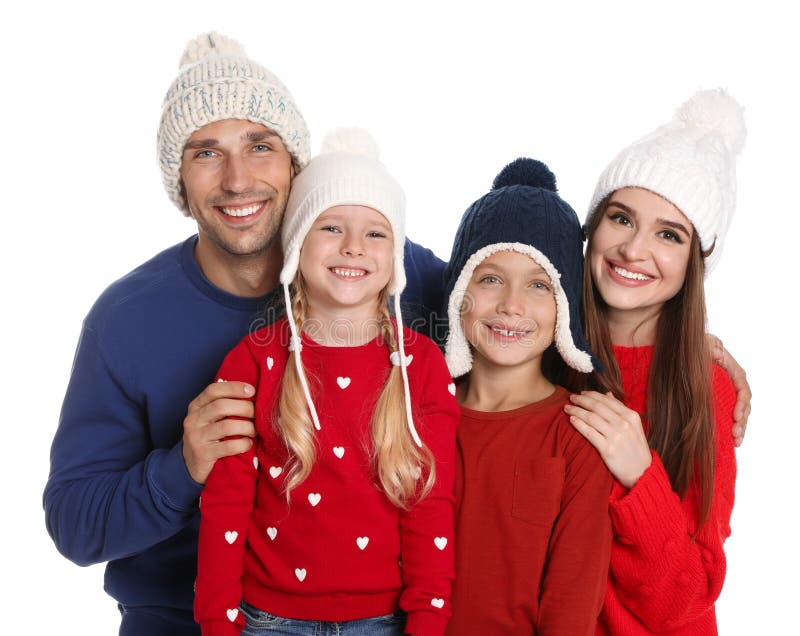Семья в теплой одежде. Семья в теплой одежде в помещении. Группа людей в теплой одежде. Новый год тепло семья.