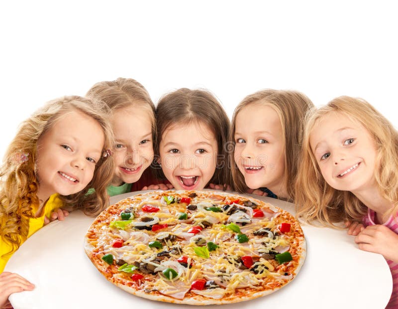 I bambini con grande pizza isolato su bianco.