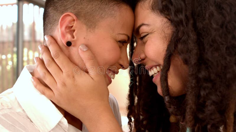 Video Lesbians Kissing