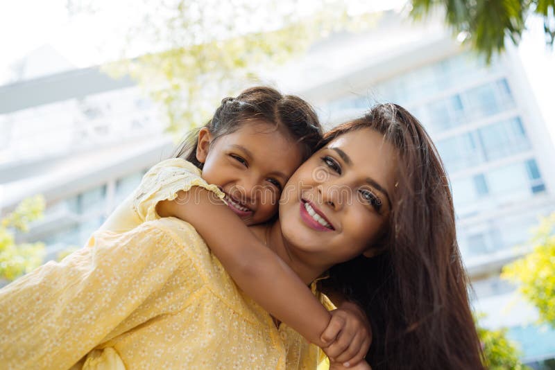 Indians daughter. Индианки мамаши с дочками раздетые. Indian mother Love. Indian mother daughter Painting.