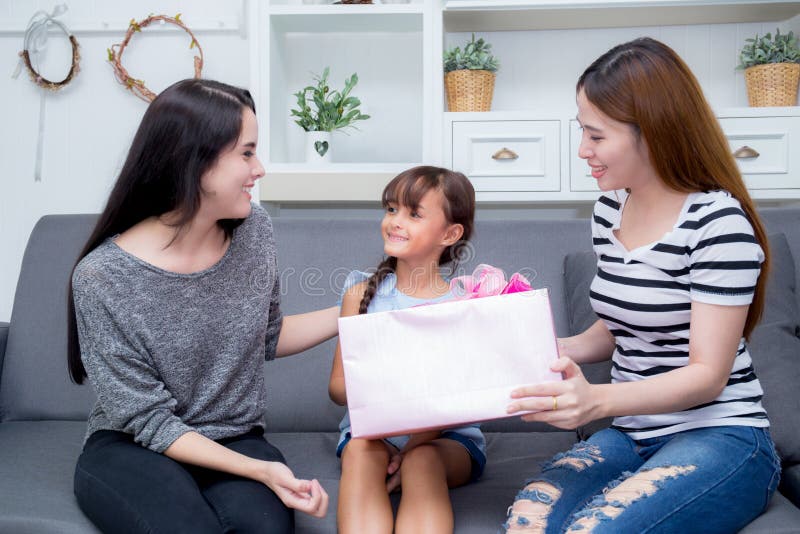 Mommy and Auntie. Woman моя дочь 10 лет занимается се. Мама с тетей за столом. Мастурбат женщин Дочки. Aunts daughter