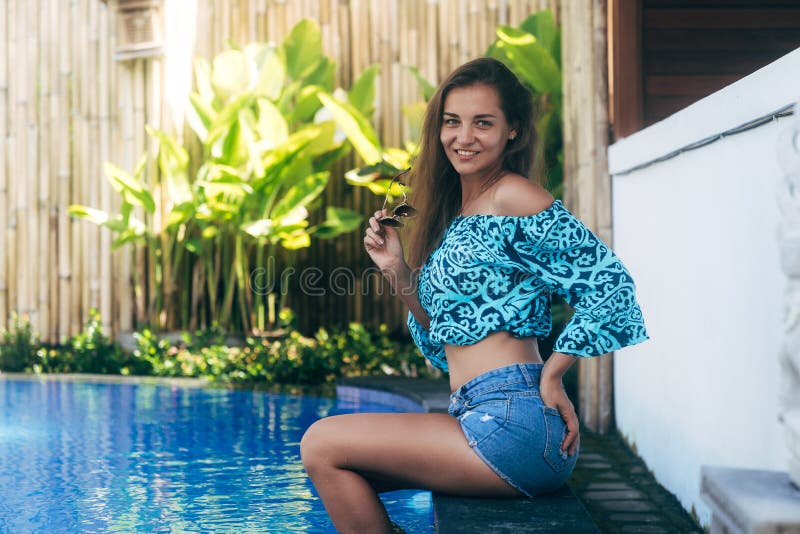 Hot girls in denim 1 800 Sexy Girl Denim Shorts Photos Free Royalty Free Stock Photos From Dreamstime