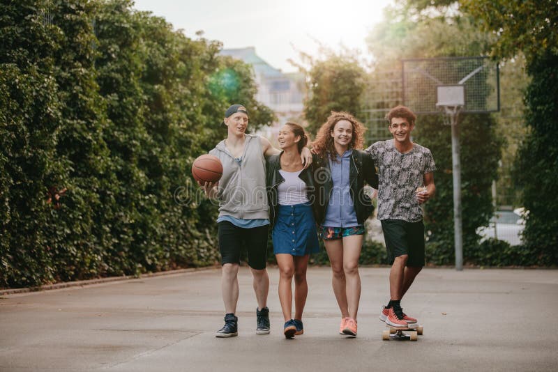 Happy teenage friends enjoying on basketball court stock photography Happy teenage friends enjoying on basketball court stock photography