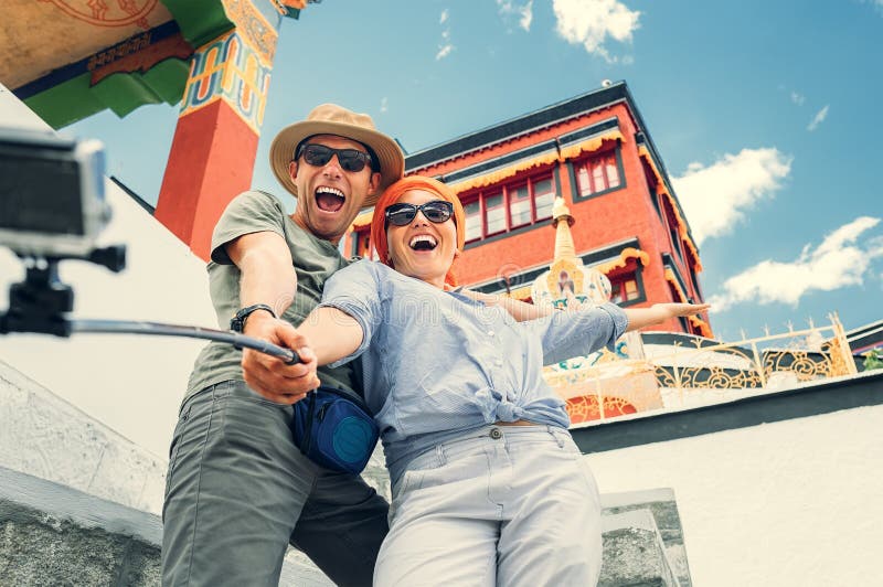 Happy tourist couple take a selfie photo on asian sight background royalty free stock photo Happy tourist couple take a selfie photo on asian sight background royalty free stock photo