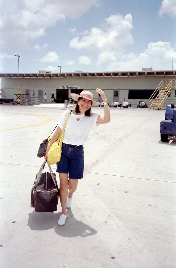 Foto di latina, una donna a bordo di un aereo per la sua vacanza a key west, in florida.