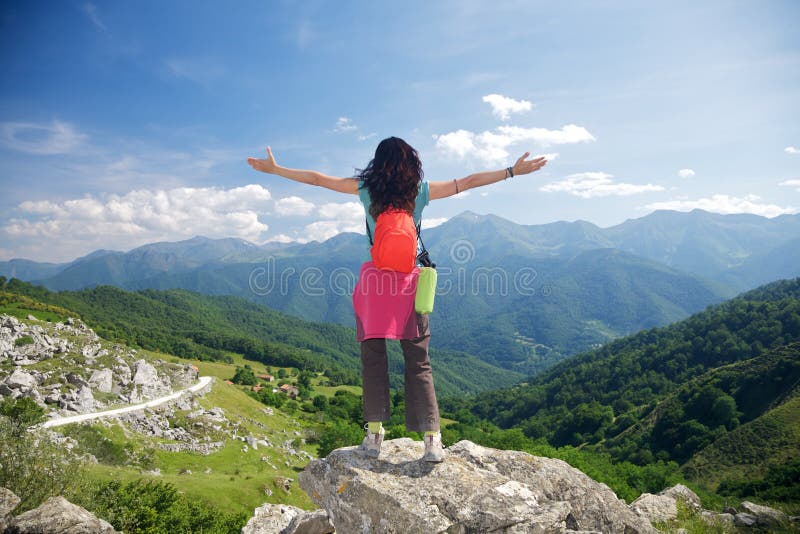 https://thumbs.dreamstime.com/b/happy-trekking-woman-picos-de-europa-20682028.jpg