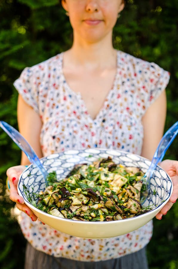 Happy vegetarian woman with salad royalty free stock photography Happy vegetarian woman with salad royalty free stock photography