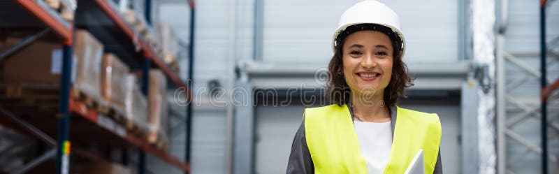 Supervizor Happy Warehouse în greu royalty free stock photography