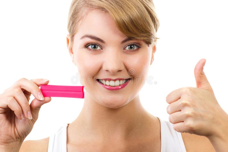 Happy woman looking at pregnancy test with positive result and showing thumbs up royalty free stock photography Happy woman looking at pregnancy test with positive result and showing thumbs up royalty free stock photography