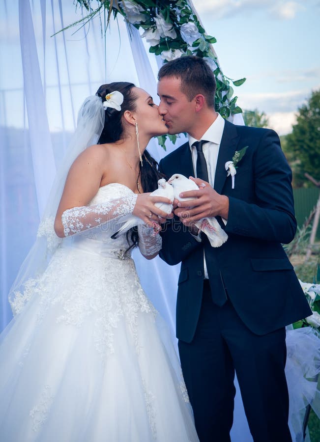 Happy young couple just married royalty free stock images