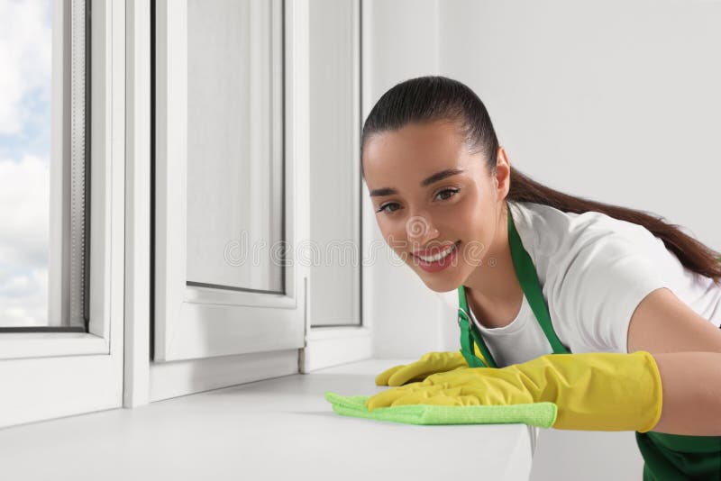 https://thumbs.dreamstime.com/b/happy-young-woman-cleaning-window-sill-rag-indoors-258978651.jpg