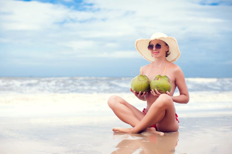 Hawt blonde in straw hat fuck and facial