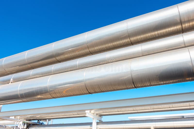 Harder of Stoompijpleiding en Isolatie van Productie in Olie en Gas Industri?le, Petrochemische Distributiepijp bij Raffinaderij stock afbeeldingen Harder of Stoompijpleiding en Isolatie van Productie in Olie en Gas Industri?le, Petrochemische Distributiepijp bij Raffinaderij stock afbeeldingen