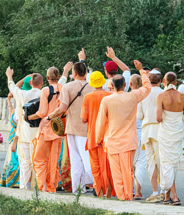 Seguidores Hare Krishna Na Rua Imagem Editorial - Imagem de internacional,  grupo: 229121160