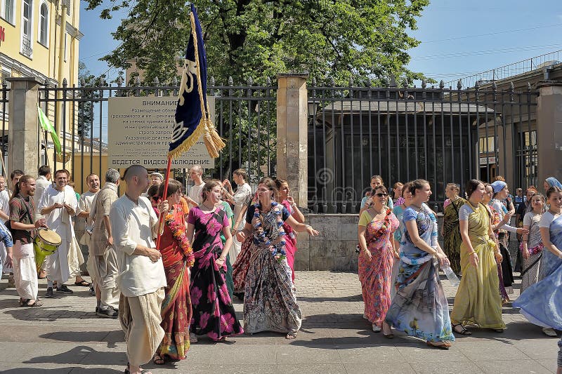 File:Russian Hare Krishnas singing on the street.jpg - Wikipedia