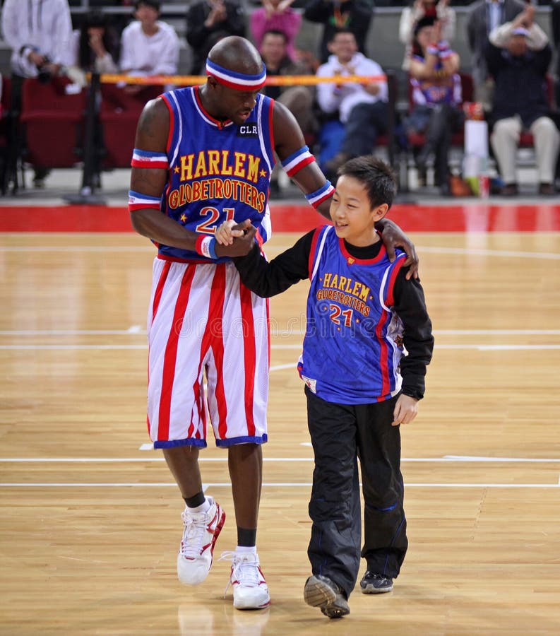 3,903 The Harlem Globetrotters Photos & High Res Pictures - Getty