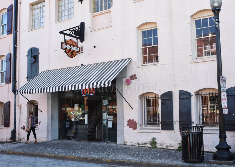 The Davidson Shop on Duke of Gloucester Street in Colonial Williamsburg