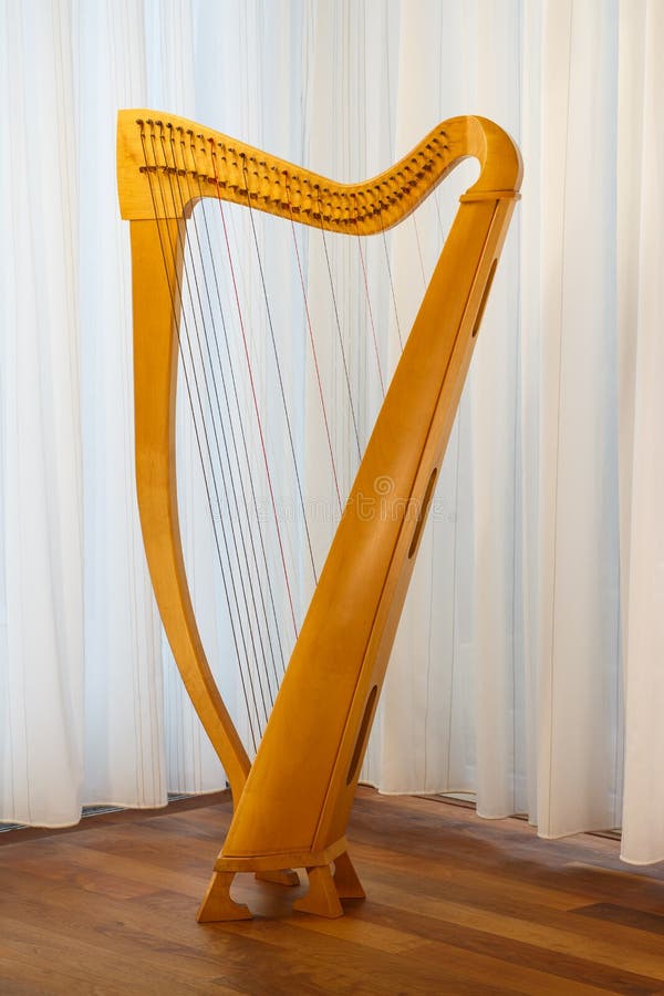 Harpa celta com estar das cordas