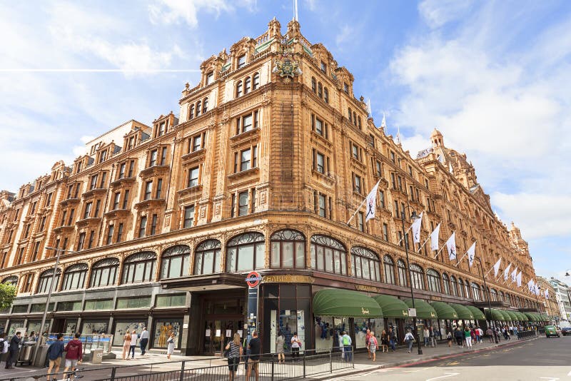 Harrods, magasin de luxe sur la route de Brompton, Londres Royaume-Uni photographie stock libre de droits Harrods, magasin de luxe sur la route de Brompton, Londres Royaume-Uni photographie stock libre de droits
