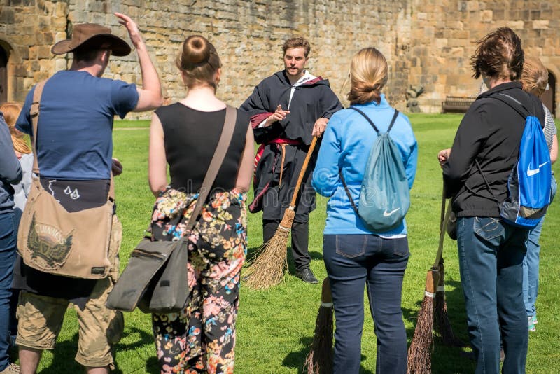 Harry Potter BroomstickTraining an AlnwickSchloss Redaktionelles