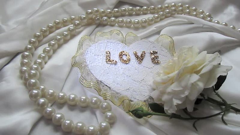 Hart en drie rozen stock footage