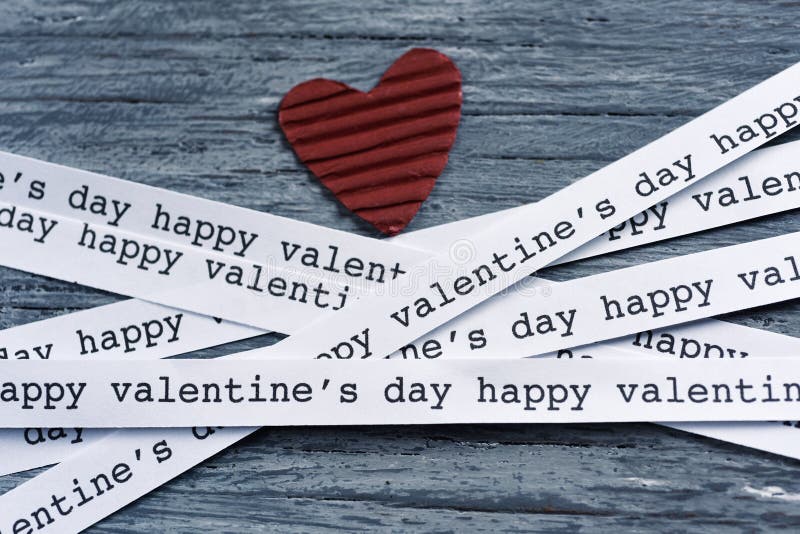 Hart en tekst 'Gelukkige Valentijnsdag' royalty-vrije stock afbeelding