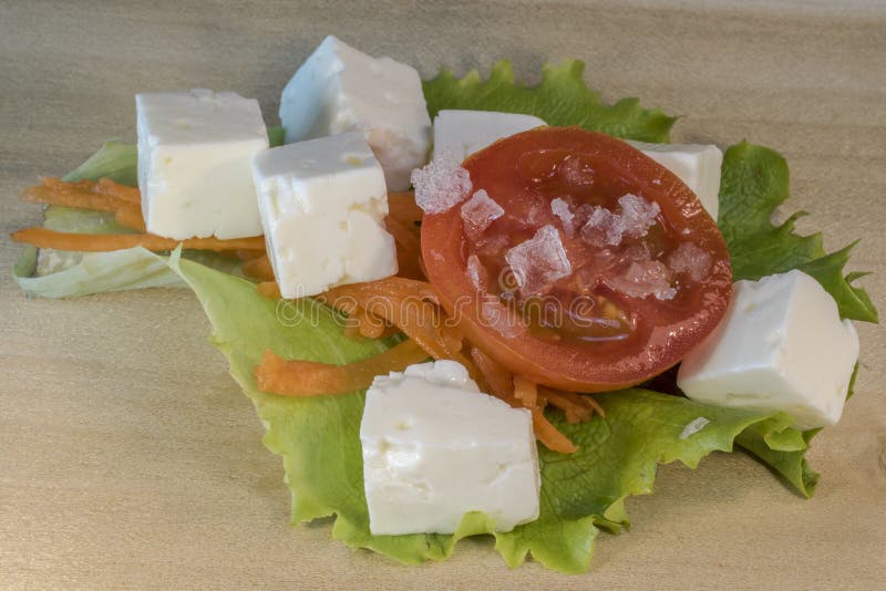 Hart gekochtes Ei, Tomate, Käse, Karotte, Salat lizenzfreie stockbilder Hart gekochtes Ei, Tomate, Käse, Karotte, Salat lizenzfreie stockbilder