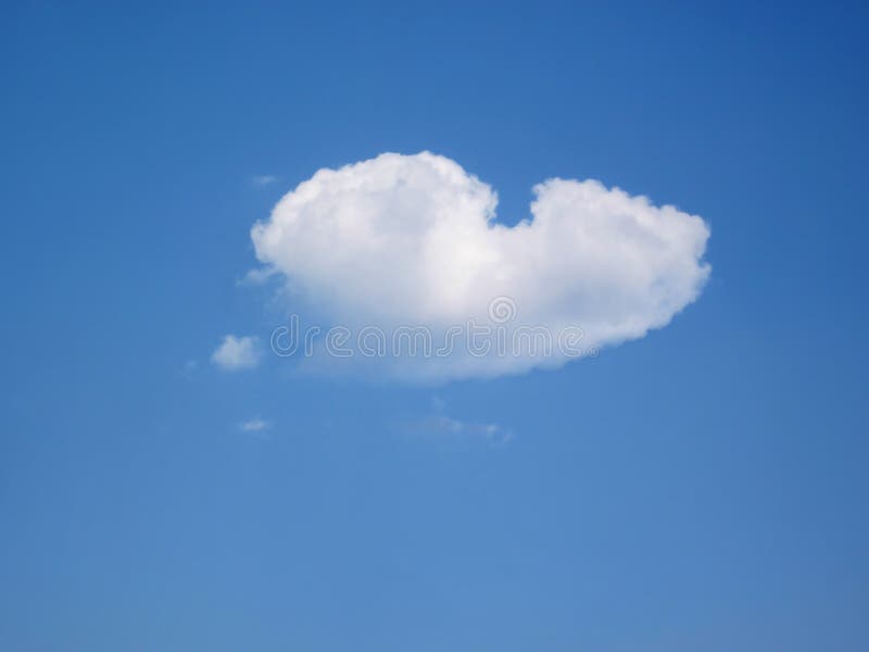 Hart gevormde wolk in de hemel royalty-vrije stock afbeeldingen Hart gevormde wolk in de hemel royalty-vrije stock afbeeldingen