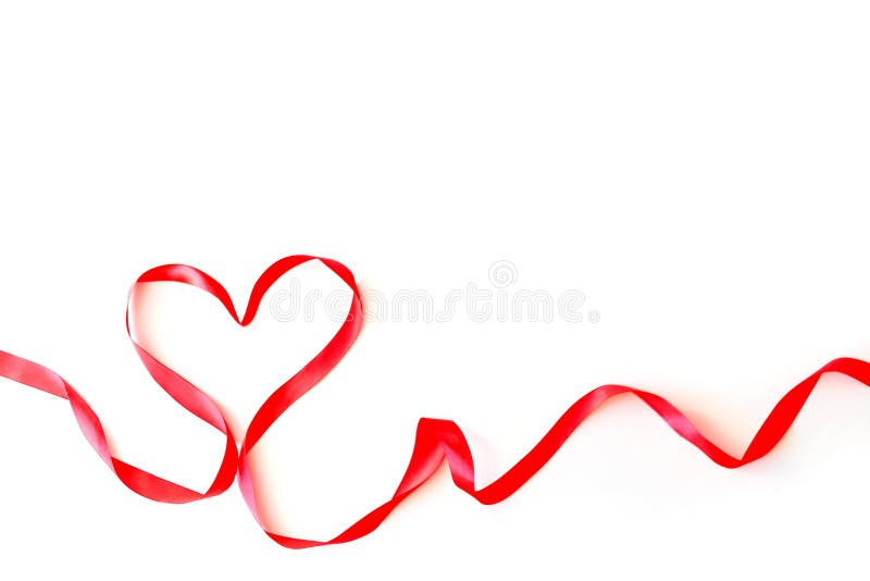 Harten vervaardigd van rood zijlint, geïsoleerd op een witte achtergrond Valentijnsdag Concept, 14 februari