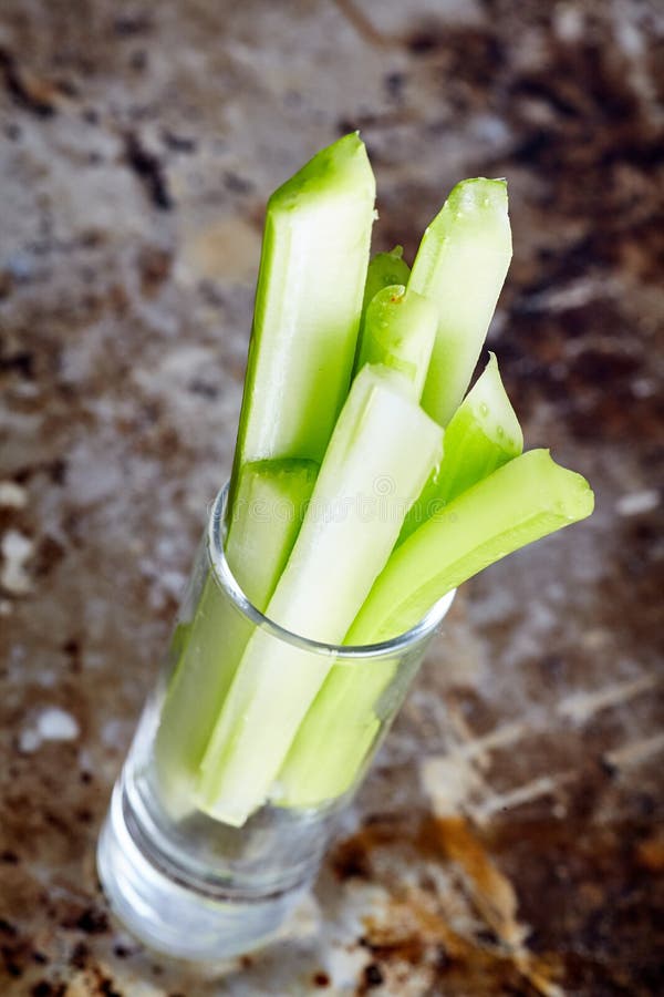 Hastes verdes frescas do aipo imagens de stock