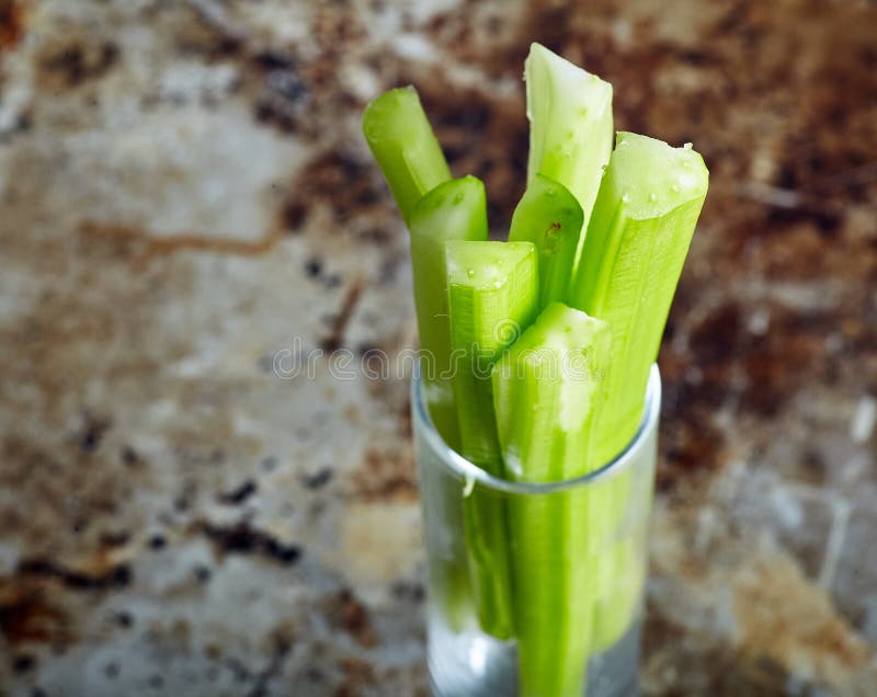 Hastes verdes frescas do aipo foto de stock royalty free