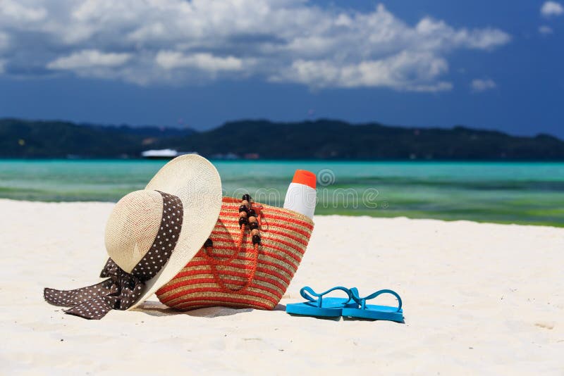 Summer beach bag on sandy beach Stock Photo by ©fotohunter 46703095