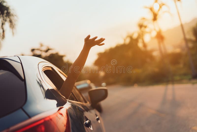Hatchback Samochodowej podróży napędowa wycieczka samochodowa kobieta wakacje