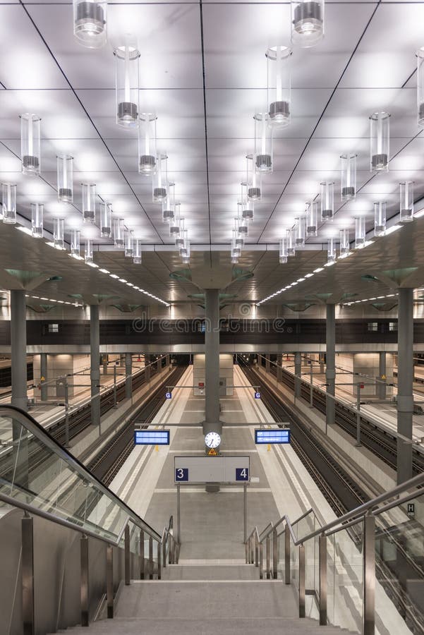 hauptbahnhof berlin стоковая фотография rf hauptbahnhof berlin стоковая фотография rf
