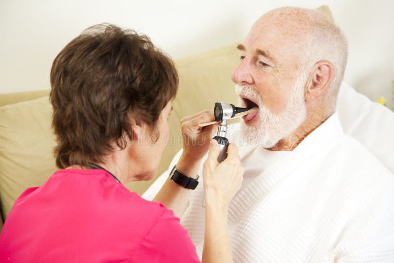 Hauptkrankenpflege - Kehle-Check stockbild Hauptkrankenpflege - Kehle-Check stockbild