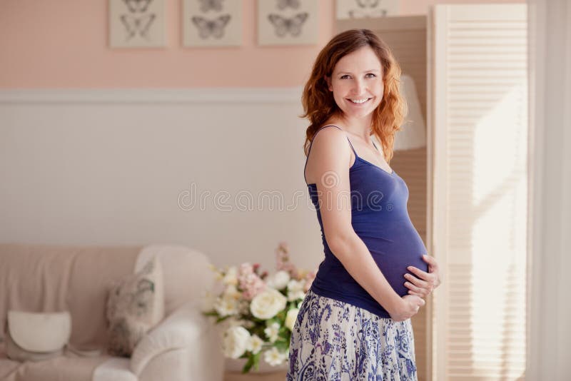 Hauptporträt der schwangeren Frau lizenzfreies stockbild