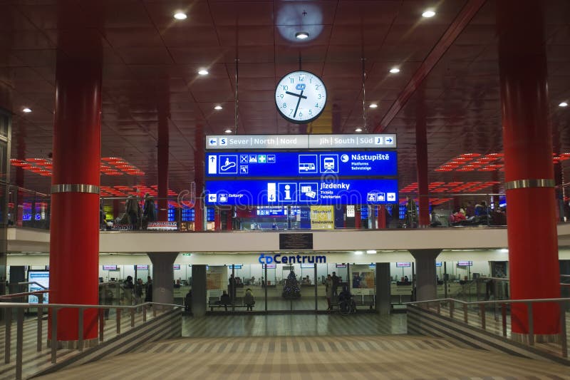 Hauptsächlichbahnhof Prags - Innenraum stockfotos Hauptsächlichbahnhof Prags - Innenraum stockfotos
