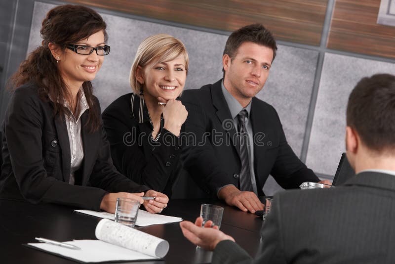 Hauptversammlung im Büro lizenzfreies stockbild Hauptversammlung im Büro lizenzfreies stockbild