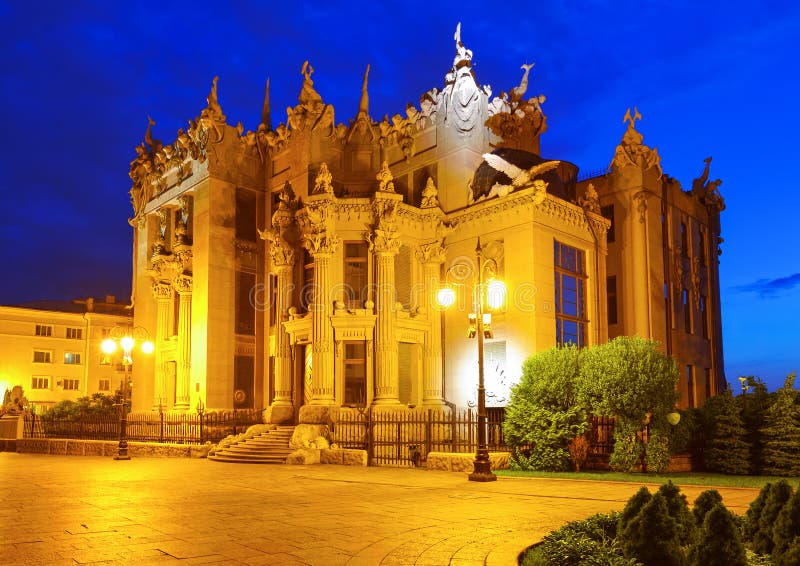 Haus mit Chimären in Kiew stockfoto
