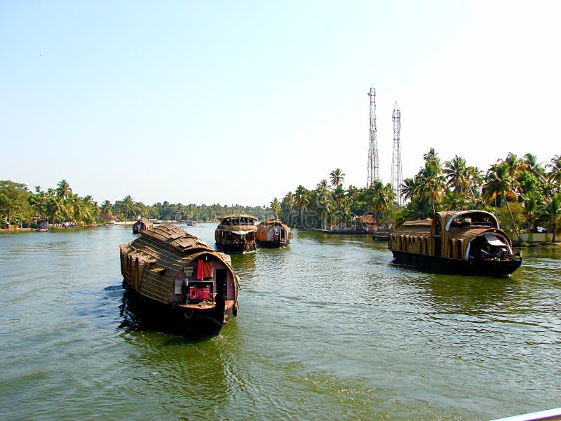Hausboote in den Stauwasser-Kanälen, Kerala, Indien stockfoto Hausboote in den Stauwasser-Kanälen, Kerala, Indien stockfoto