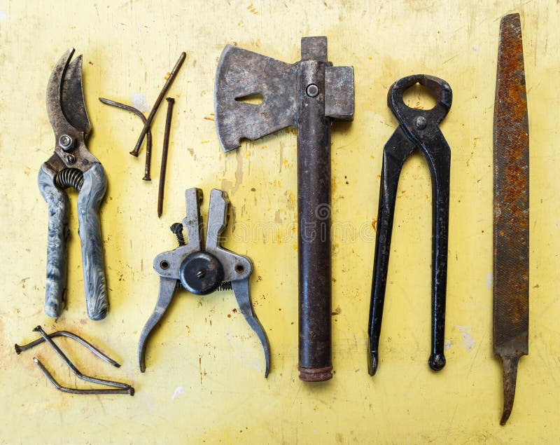 Die Haushaltswerkzeuge, Bronzezeitalter Stockbild - Bild von d0, braun