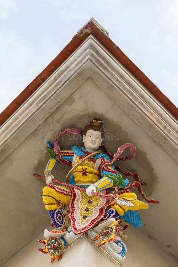 Haut-reliëfbeeldhouwwerk van Nezha, Chinese die God, met cera wordt verfraaid royalty-vrije stock afbeeldingen Haut-reliëfbeeldhouwwerk van Nezha, Chinese die God, met cera wordt verfraaid royalty-vrije stock afbeeldingen