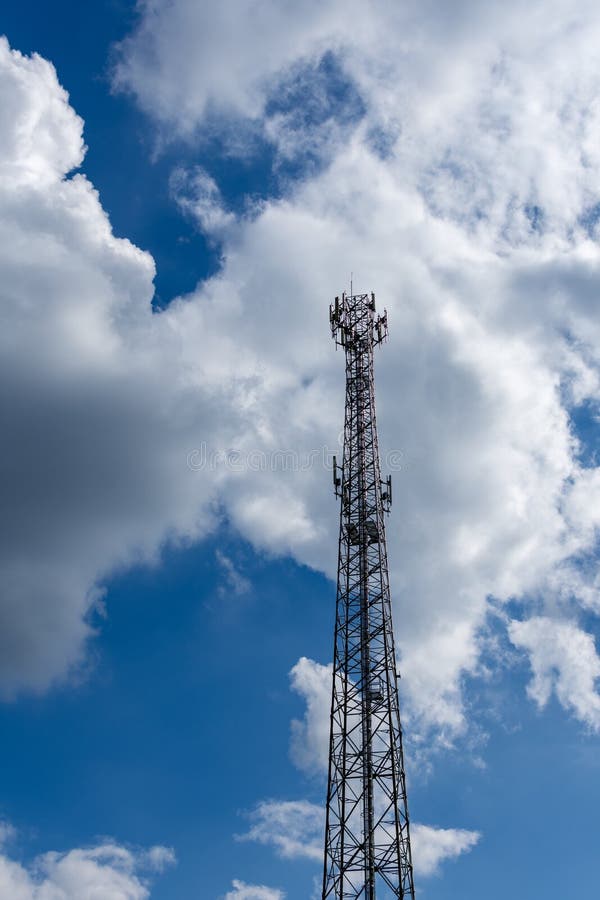 Haute antenne avec le ciel bleu photographie stock libre de droits Haute antenne avec le ciel bleu photographie stock libre de droits