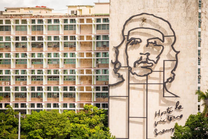 Havannacigarr Kuba - November 30, 2017: Revolutionfyrkant Che Guevara stående royaltyfri bild Havannacigarr Kuba - November 30, 2017: Revolutionfyrkant Che Guevara stående royaltyfri bild