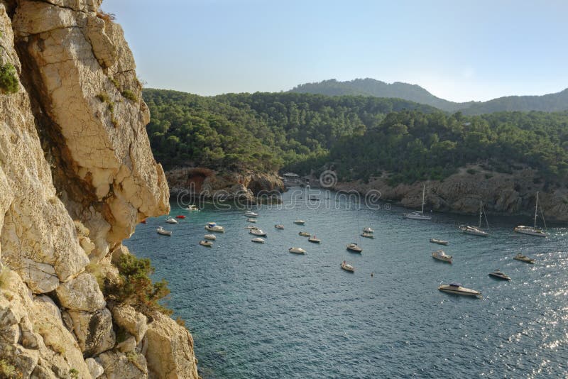 Haven DE San miquel, ibiza, Spanje: kleine snelheidsboten royalty-vrije stock foto Haven DE San miquel, ibiza, Spanje: kleine snelheidsboten royalty-vrije stock foto