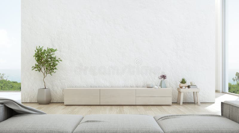 Havssiktsvardagsrum av det lyxiga sommarstrandhuset med TVställningen och träkabinettet arkivbild